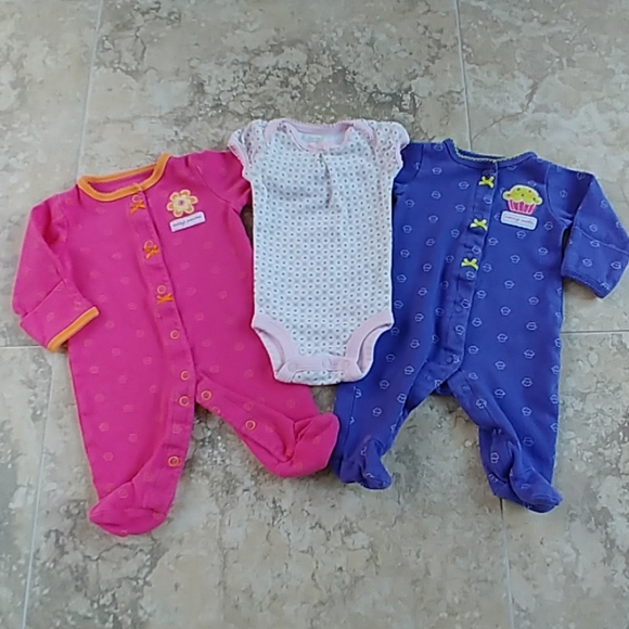 Set of 3 Carter's newborn one pieces - Picture 1 of 8